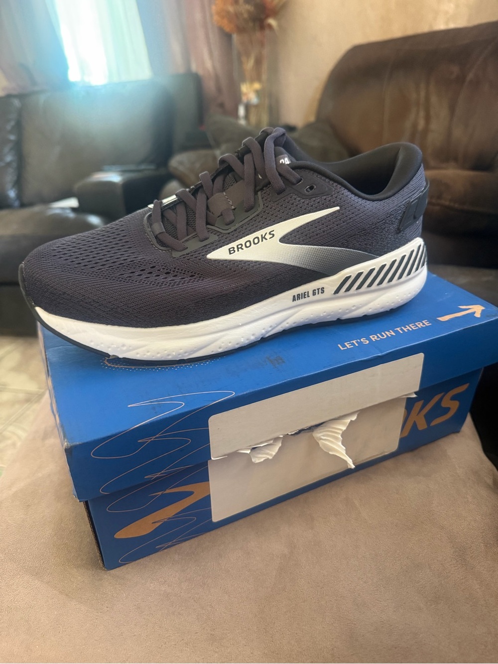 Brooks Women's Running Shoe in Navy and White
